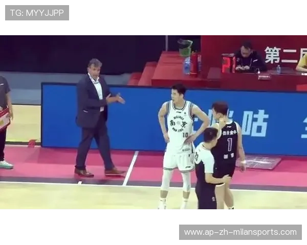 同曦新任主帅王世龙带领球队迎接挑战 同曦新任主帅王世龙带领球队迎接挑战